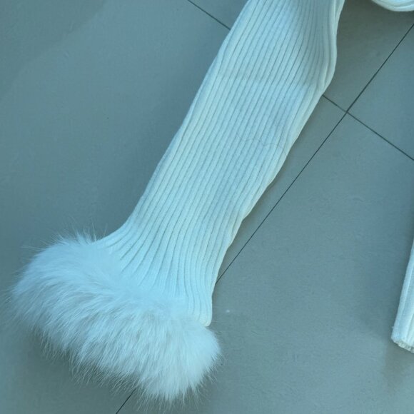 Mini skirt and white blouse - Picture 6 of 8